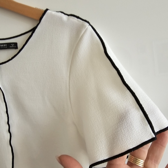 Zara Short Sleeve Contrast Side Slit Lightweight Blouse - Picture 2 of 12